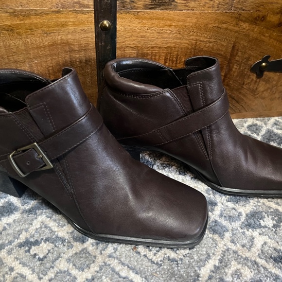 Boots - Picture 6 of 6